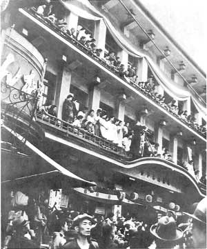1938（昭和13）年、成田山一千年祭で賑わうホテルの風景